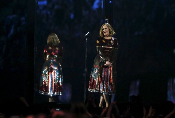 Певица Адель стала четырехкратным лауреатом премии Brit Awards - Sputnik Таджикистан