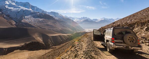 Дорога в Памире (Таджикистан). Архивное фото - Sputnik Таджикистан