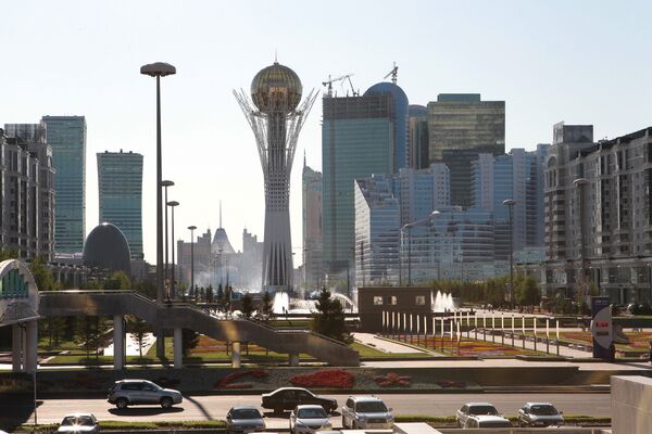 Монумент Астана-Байтерек в центре Астаны (Казахстан), архивное фото Монумент Астана-Байтерек в центре Астаны (Казахстан), архивное фото - Sputnik Таджикистан