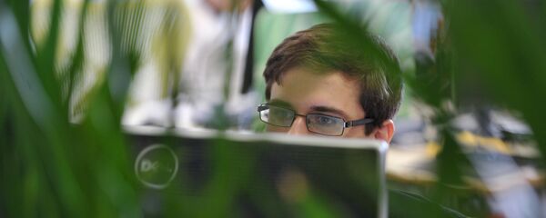 Работа за компьютером. Архивное фото Работа за компьютером. Архивное фото - Sputnik Таджикистан