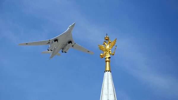 Бомбардировщик-ракетоносец Ту-160 Военно-космических сил России, архивное фото - Sputnik Таджикистан