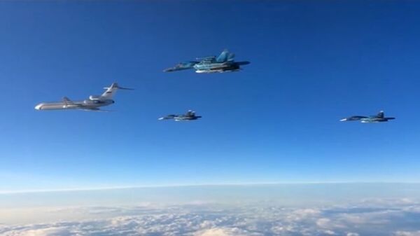 Самолеты ВКС РФ группами вылетали с авиабазы Хмеймим в Сирии - Sputnik Таджикистан