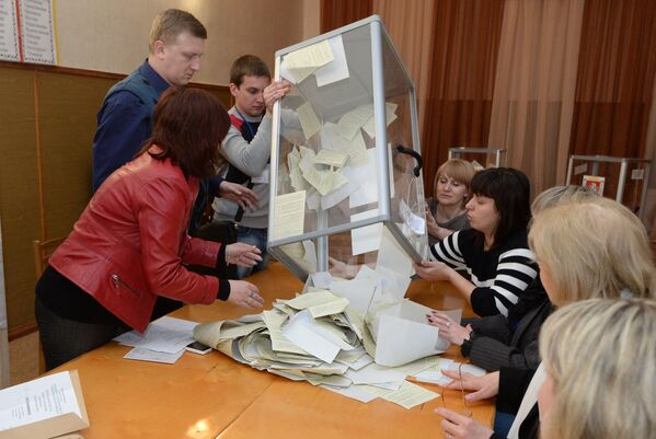 Подсчет голосов по итогам референдума о статусе Крыма - Sputnik Таджикистан