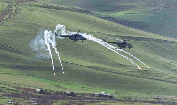 Вертолеты выполняют боевую задачу - Sputnik Таджикистан