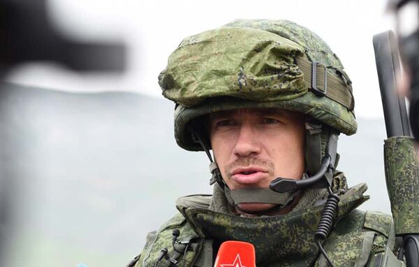 Командир 201-й военной базы Денис Лямин выступил перед журналистами - Sputnik Таджикистан