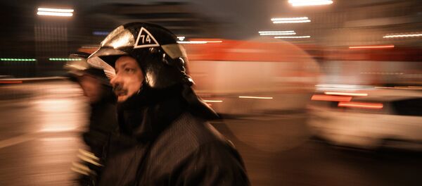 Сотрудники пожарно-спасательных подразделений МЧС. Архивное фото Сотрудники пожарно-спасательных подразделений МЧС. Архивное фото - Sputnik Таджикистан