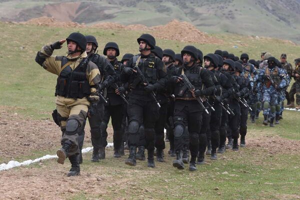 Военные учения на полигоне Харбмайдон - Sputnik Таджикистан