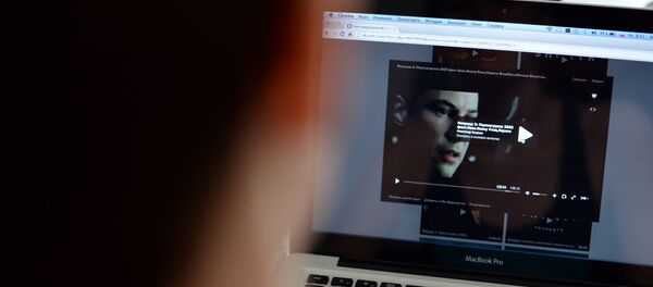 Пользователь за ноутбуком. Архивное фото Пользователь за ноутбуком. Архивное фото - Sputnik Таджикистан