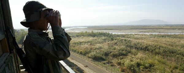 Марзбон дар сарҳади Тоҷикистону Афғонистон. Акс аз бойгонӣ - Sputnik Тоҷикистон