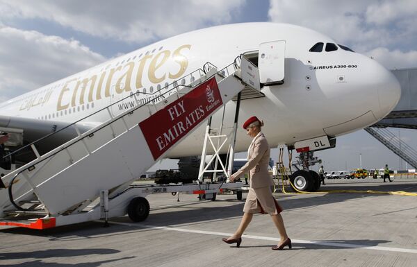 Самолет авиакомпании Emirates - Sputnik Таджикистан