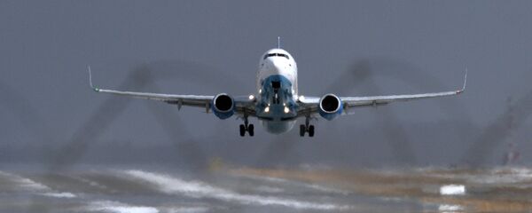 Самолет Boeing 737-800 авиакомпании FlyDubai совершает посадку в аэропорту Внуково. Архивное фото - Sputnik Таджикистан