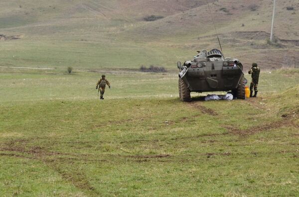 Военная техника на границе Кыргызстана и Узбекистана 25 марта 2016 года - Sputnik Таджикистан