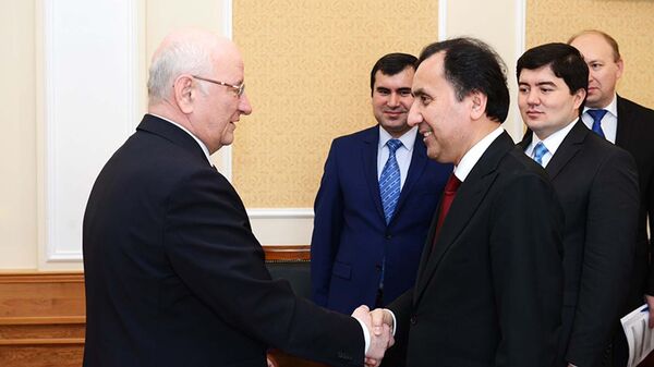 Встреча Имомуддина Сатторова с губернатором Оренбургской области Юрием Бергом Встреча Имомуддина Сатторова с губернатором Оренбургской области Юрием Бергом - Sputnik Таджикистан