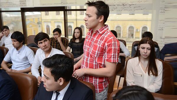 Встреча Имомуддина Сатторова с соотечественниками и студентами из Таджикистана - Sputnik Таджикистан