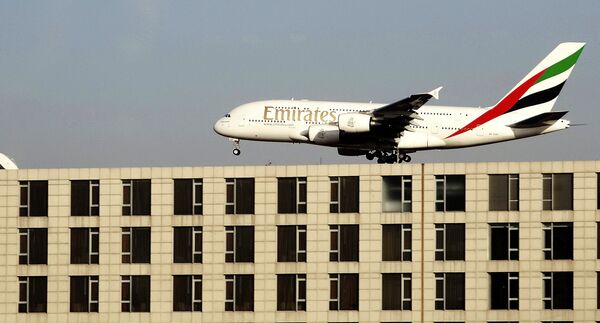 Самолет Emirates Airlines. Архивное фото - Sputnik Таджикистан