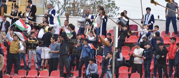 Бозии футболи Тоҷикистон- Қирғизистон дар Душанбе - Sputnik Тоҷикистон