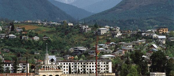 Железнодорожный вокзал в Сухуми. Архивное фото Железнодорожный вокзал в Сухуми. Архивное фото - Sputnik Таджикистан