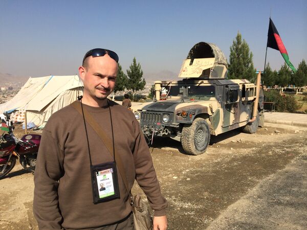 Американский джип Хаммер, оставшийся после американских военных Американский джип Хаммер, оставшийся после американских военных - Sputnik Таджикистан