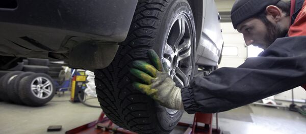 В автомастерской. Архивное фото В автомастерской. Архивное фото - Sputnik Таджикистан