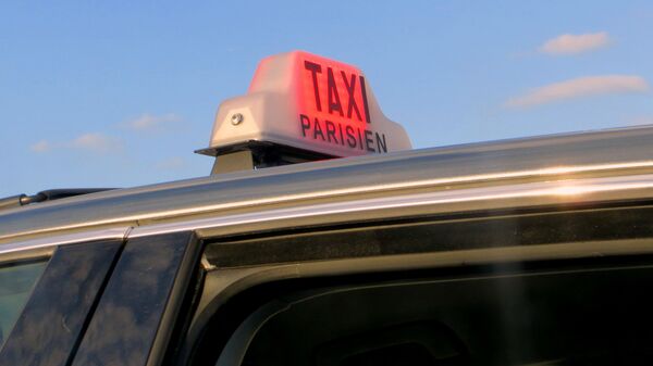 Такси в Париже. Архивное фото - Sputnik Таджикистан