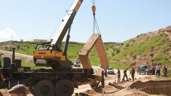 Военные 201-й базы помогли населению Рудаки в ликвидации стихийного бедствия - Sputnik Таджикистан