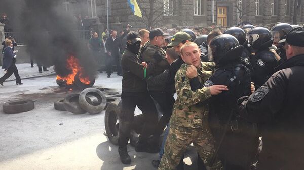 Митинг активистов Автомайдана у здания администрации президента Украины в Киеве - Sputnik Таджикистан
