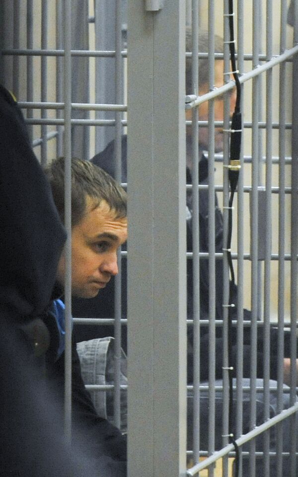 Во время оглашения приговора Дмитрию Коновалову и Владиславу Ковалеву, обвиняемым в совершении теракта на станции метро Октябрьская в Минске, в результате которого погибли 15 человек. Во время оглашения приговора Дмитрию Коновалову и Владиславу Ковалеву, обвиняемым в совершении теракта на станции метро Октябрьская в Минске, в результате которого погибли 15 человек. - Sputnik Таджикистан