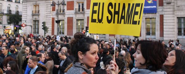 Митинг против соглашения ЕС и Турции по беженцам в Мадриде, архивное фото - Sputnik Таджикистан