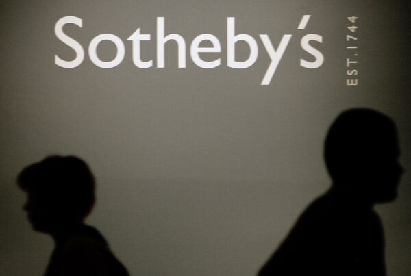 Логотип Sotheby's. Архивное фото - Sputnik Таджикистан
