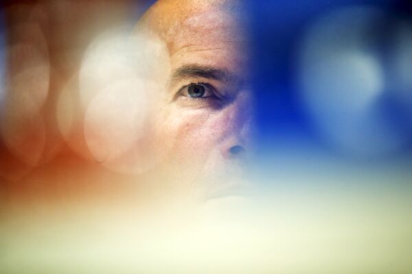 Главный тренер Реал-Мадрид Зинедин Зидан на пресс-конференции перед игрой с Вольфсбургом - Sputnik Таджикистан