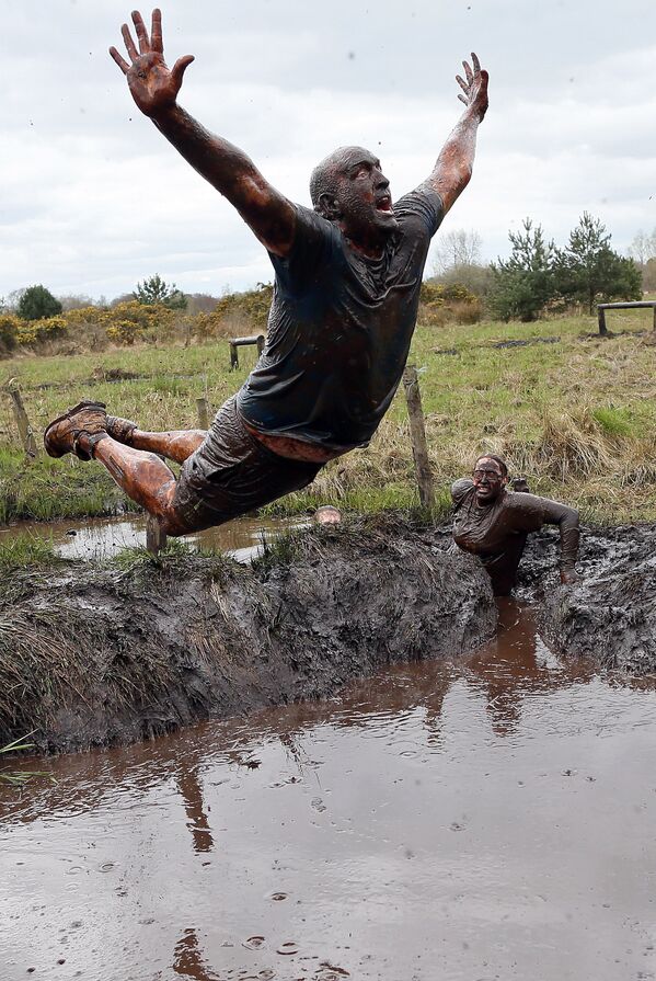 Безумный грязевой забег (Mud Madness) в Северной Ирландии - Sputnik Таджикистан