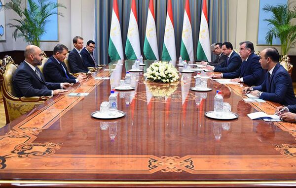 Президент Республики Таджикистан Эмомали Рахмон провел встречу с руководством международной компании Гленкор - Sputnik Таджикистан