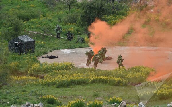 Заключительный этап совместных учений стран ОДКБ Поиск-2016 Заключительный этап совместных учений стран ОДКБ Поиск-2016 - Sputnik Таджикистан
