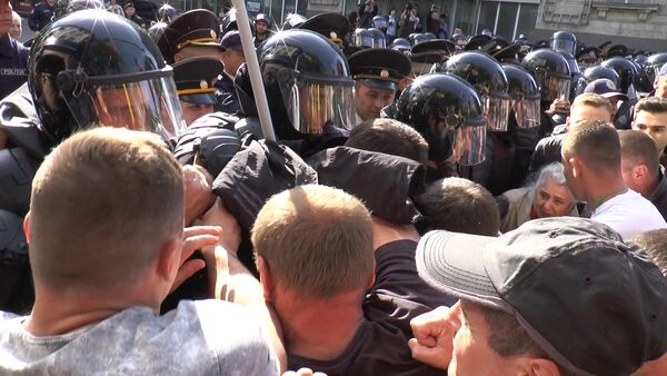 Столкновения в центре Кишинева между протестующими и полицией - Sputnik Таджикистан