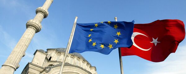 Флаги Турции и ЕС в Стамбуле, архивное фото Флаги Турции и ЕС в Стамбуле, архивное фото - Sputnik Таджикистан