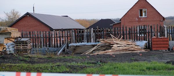 Дом в поселке Ивашевка Сызранского района Самарской области, где произошло убийство бывшего начальника полиции Сызрани, заместителя начальника штаба ГУМВД Самарской области Андрея Гошта и членов его семьи. - Sputnik Таджикистан