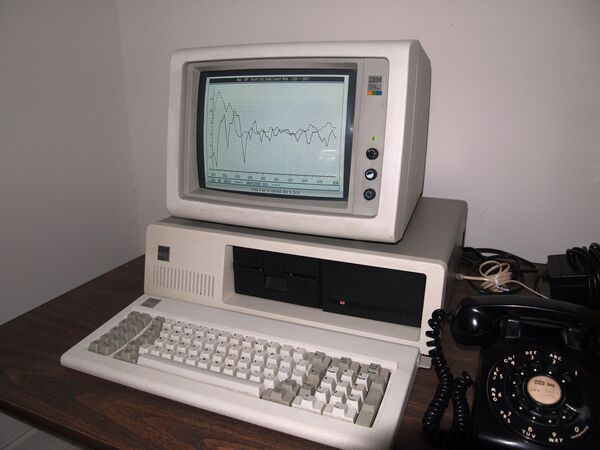 Персональный компьютер IBM Model 5150. Архивное фото - Sputnik Таджикистан