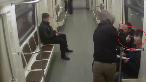 Момент нападения скинхедами на граждан Таджикистана в московском метро - Sputnik Таджикистан