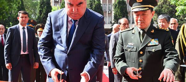 Эмомали Раҳмон президенти ҶТ. Акс аз бойгонӣ - Sputnik Тоҷикистон