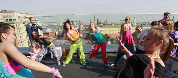 Фитнес-вечеринка. Архивное фото Фитнес-вечеринка. Архивное фото - Sputnik Таджикистан