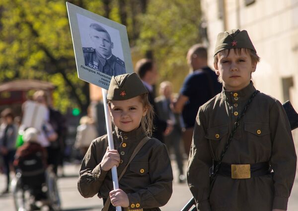 Патриотическая акция Бессмертный полк в Санкт-Петербурге Патриотическая акция Бессмертный полк в Санкт-Петербурге - Sputnik Таджикистан