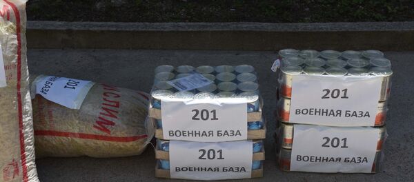 Военные 201 РВБ оказали помощь ветеранам Варзобского района Военные 201 РВБ оказали помощь ветеранам Варзобского района - Sputnik Таджикистан