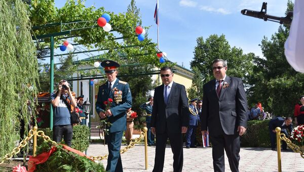 В 201 РВБ на 9 мая провели праздничный концерт и Бессмертный полк - Sputnik Таджикистан