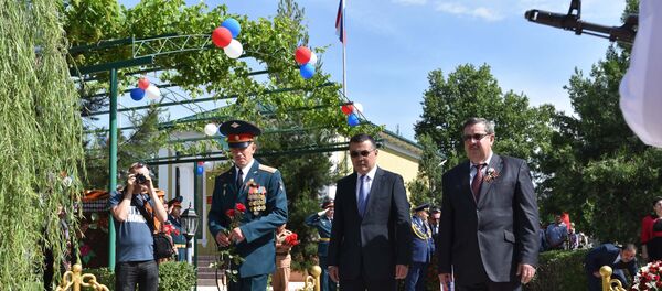 В 201 РВБ на 9 мая провели праздничный концерт и Бессмертный полк - Sputnik Таджикистан