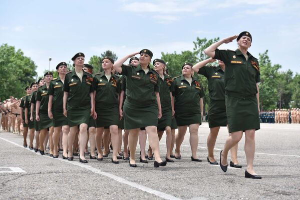 В 201 РВБ на 9 мая провели праздничный концерт и Бессмертный полк - Sputnik Таджикистан