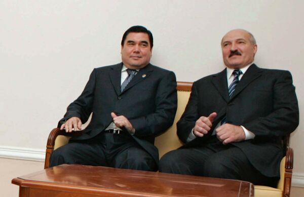 Президент Беларуси Александр Лукашенко и глава Туркменистана Гурбангулы Бердымухамедов. Архивное фото - Sputnik Таджикистан