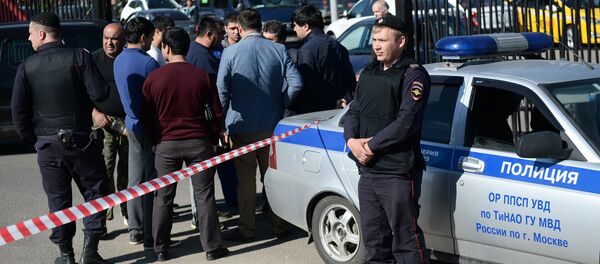 Бархӯрди оммавӣ дар гӯристони Хованское дар Маскав - Sputnik Тоҷикистон