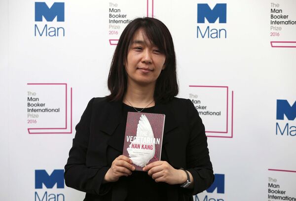 Писательница из Южной Кореи Хан Канг стала лауреатом международной Букеровской премии за роман Вегетарианец - Sputnik Таджикистан