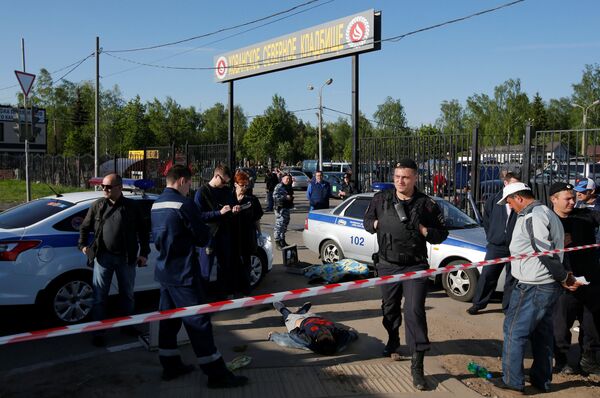 Полиция на месте инцидента в Хованском кладбище Полиция на месте инцидента в Хованском кладбище - Sputnik Таджикистан