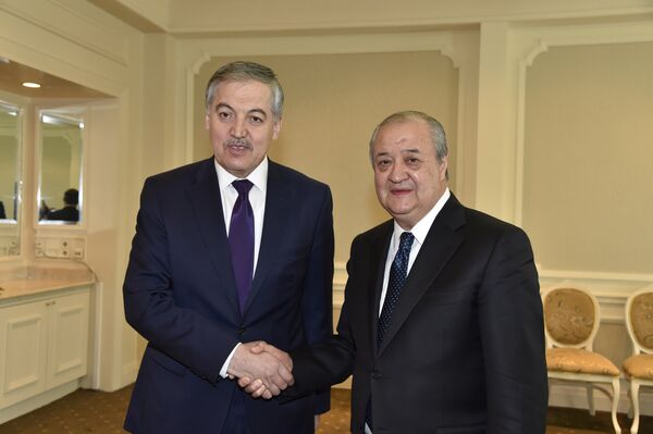 Главы МИД РТ и РУ Сироджиддин Аслов (слева) и Абдулазиз Камилов Главы МИД РТ и РУ Сироджиддин Аслов (слева) и Абдулазиз Камилов - Sputnik Таджикистан